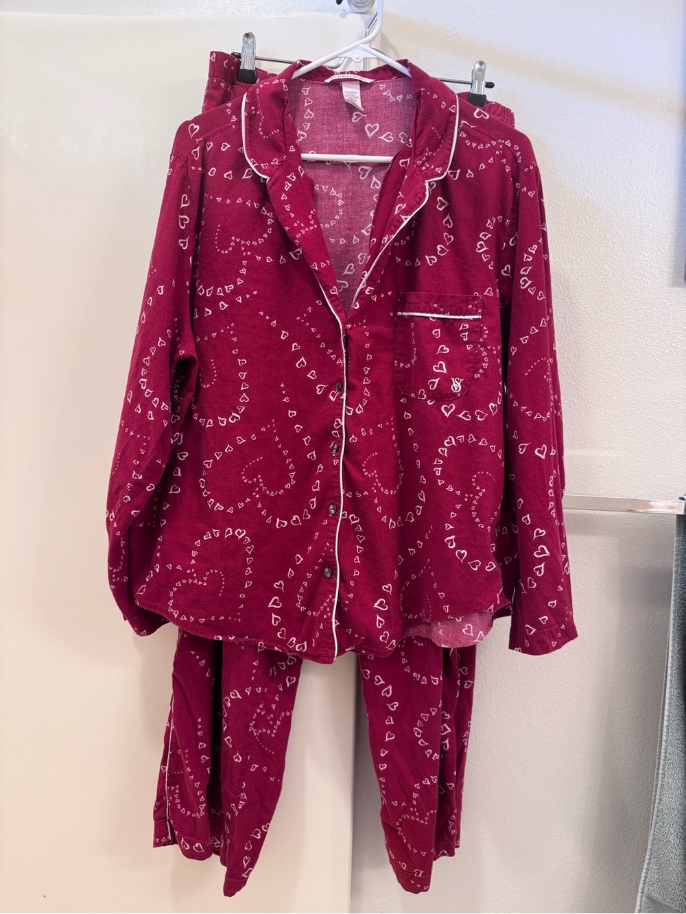 Victoria’s Secret women’s Red Heart print Pajama Set - XL 2 pieces